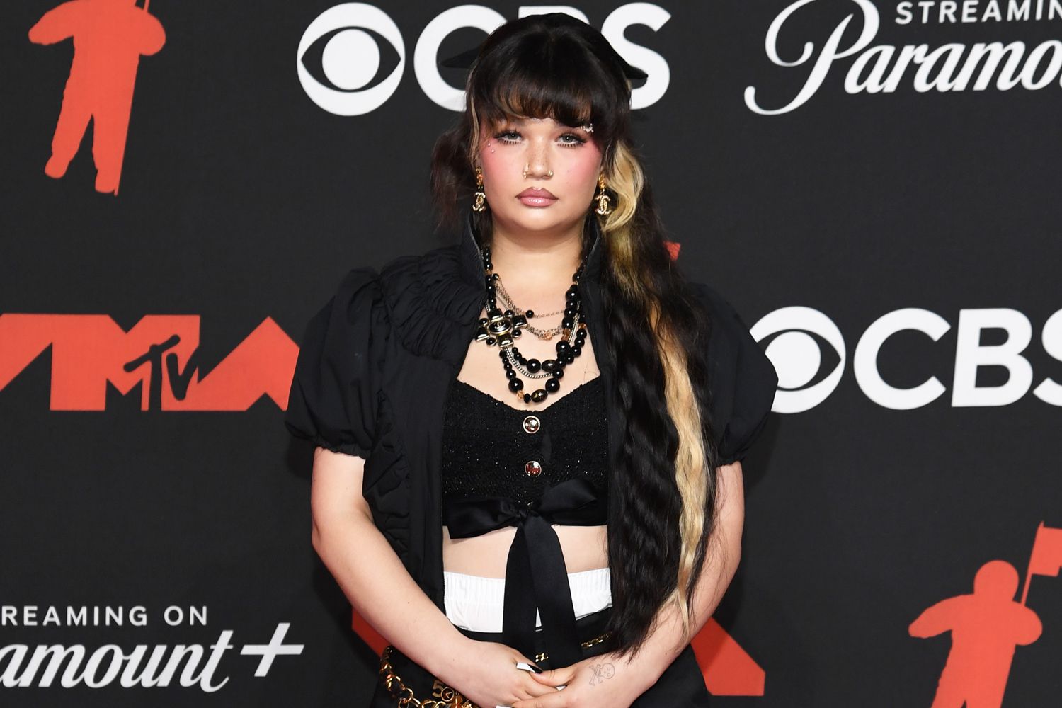 LOLA YOUNG’S DARK SECRET EXPOSED: COLLAPSE WAS COCAINE OVERDOSE—CHECKED INTO REHAB AFTER STAGE MELTDOWN!