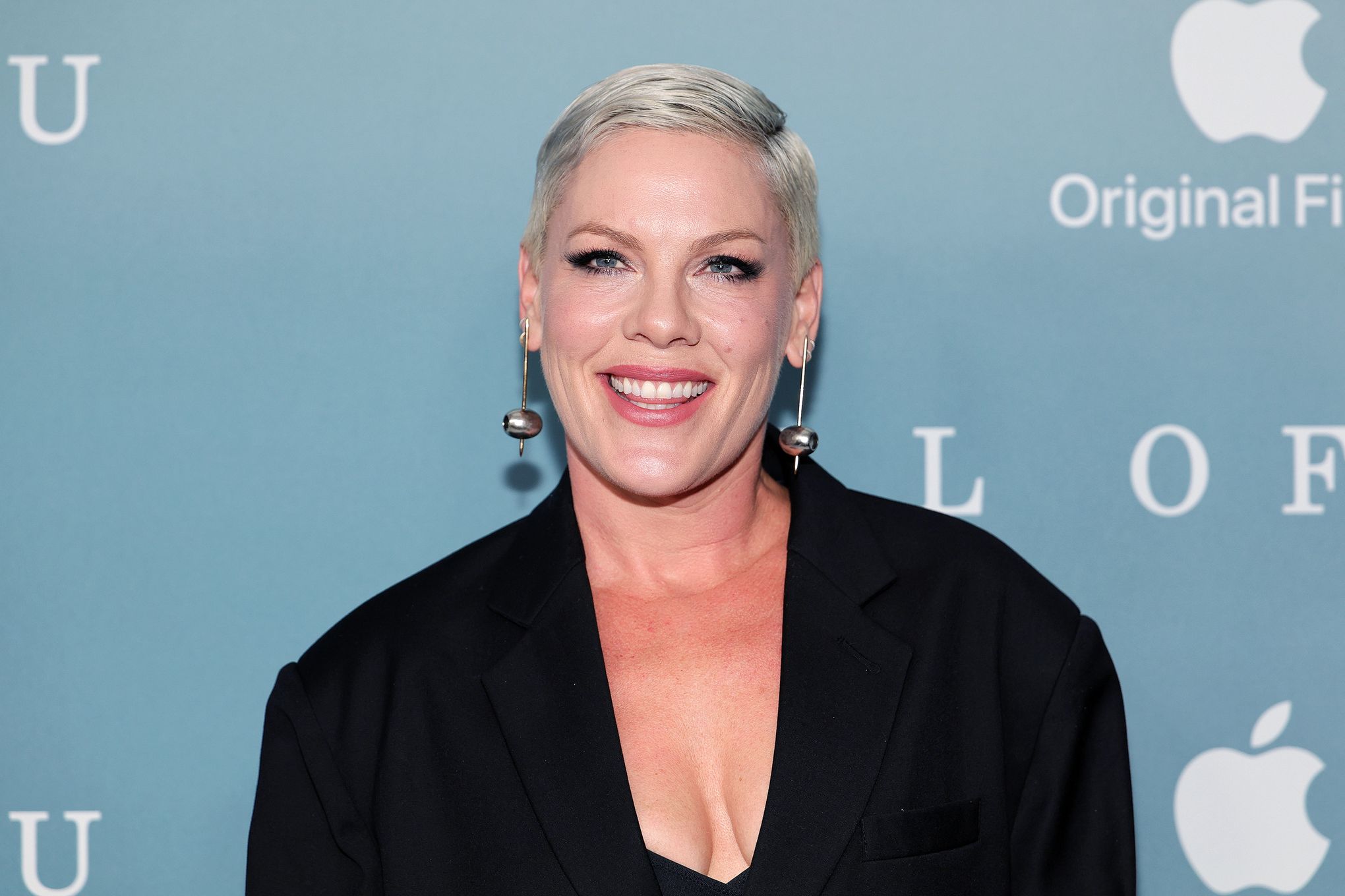 PINK'S HOSPITAL NIGHTMARE! She Rang In 2026 IN SURGERY! The SHOCKING Details Inside!