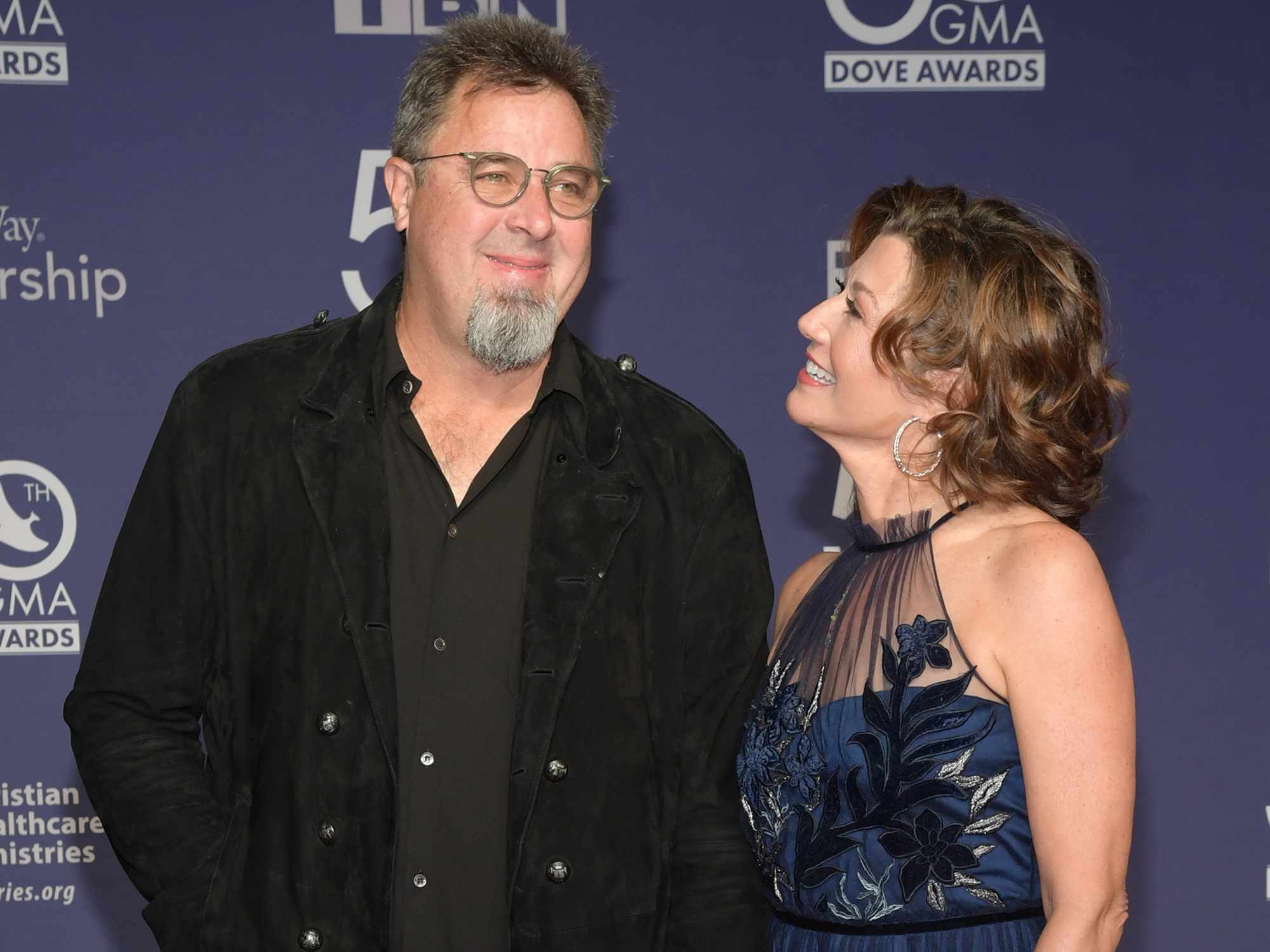 AMY GRANT'S DARKEST MOMENT: VINCE GILL’S BRUTAL WAKE-UP CALL AFTER HER HORRIFYING BRAIN INJURY!