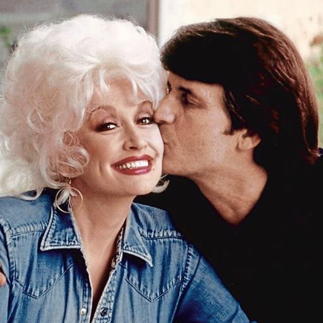 DOLLY’S GRIEF EXPLODES: Inside Her SHOCKING First Year Alone After Carl Dean’s Death!